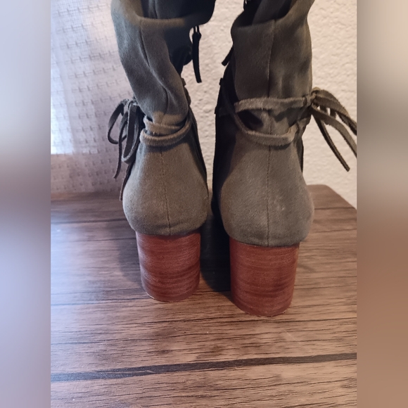 Violet & Red Boots - Picture 4 of 8